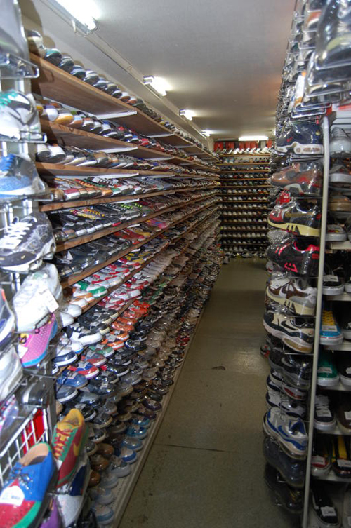k-skit-japan-sneaker-wall